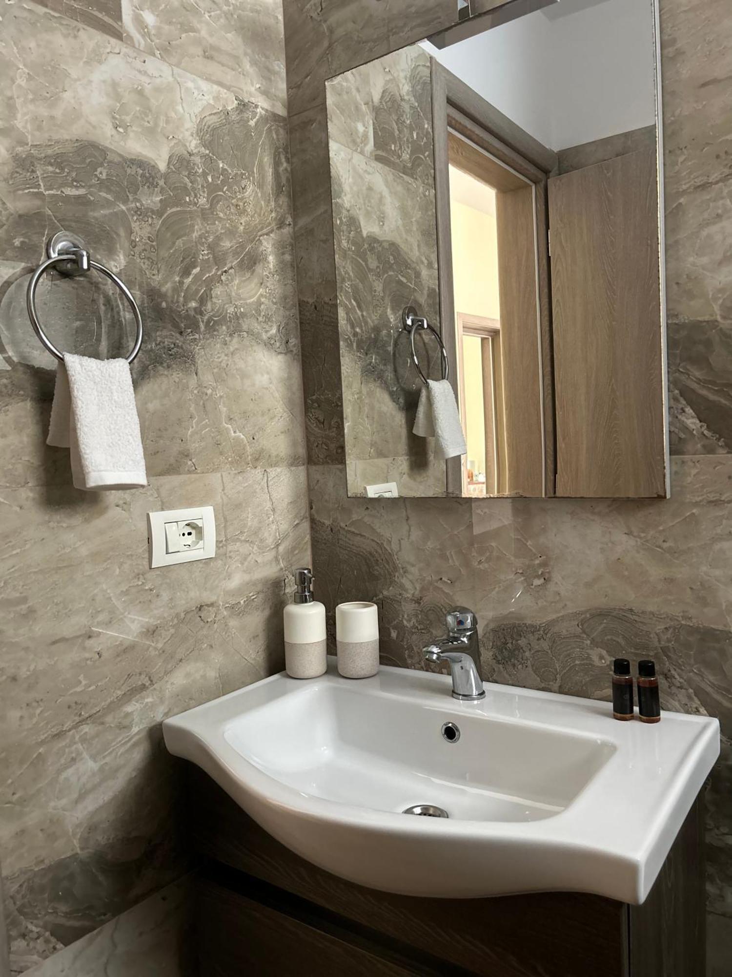 Elizabeth Apartments Himare Exterior foto